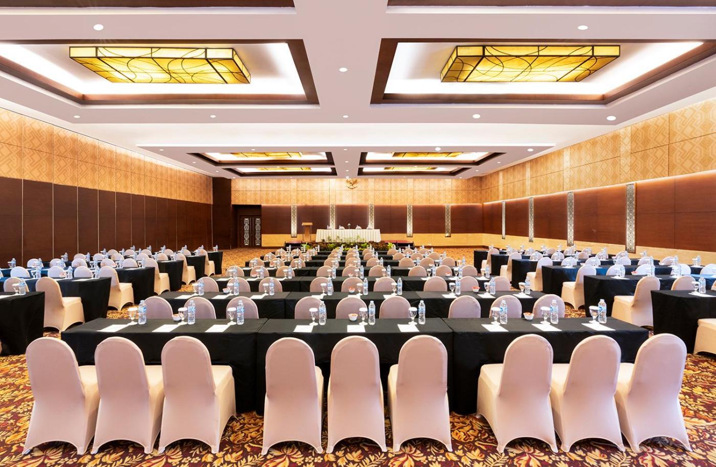 Swiss-Belhotel Danum Palangkaraya Exterior foto